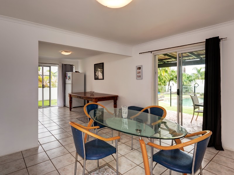 Auz Realty